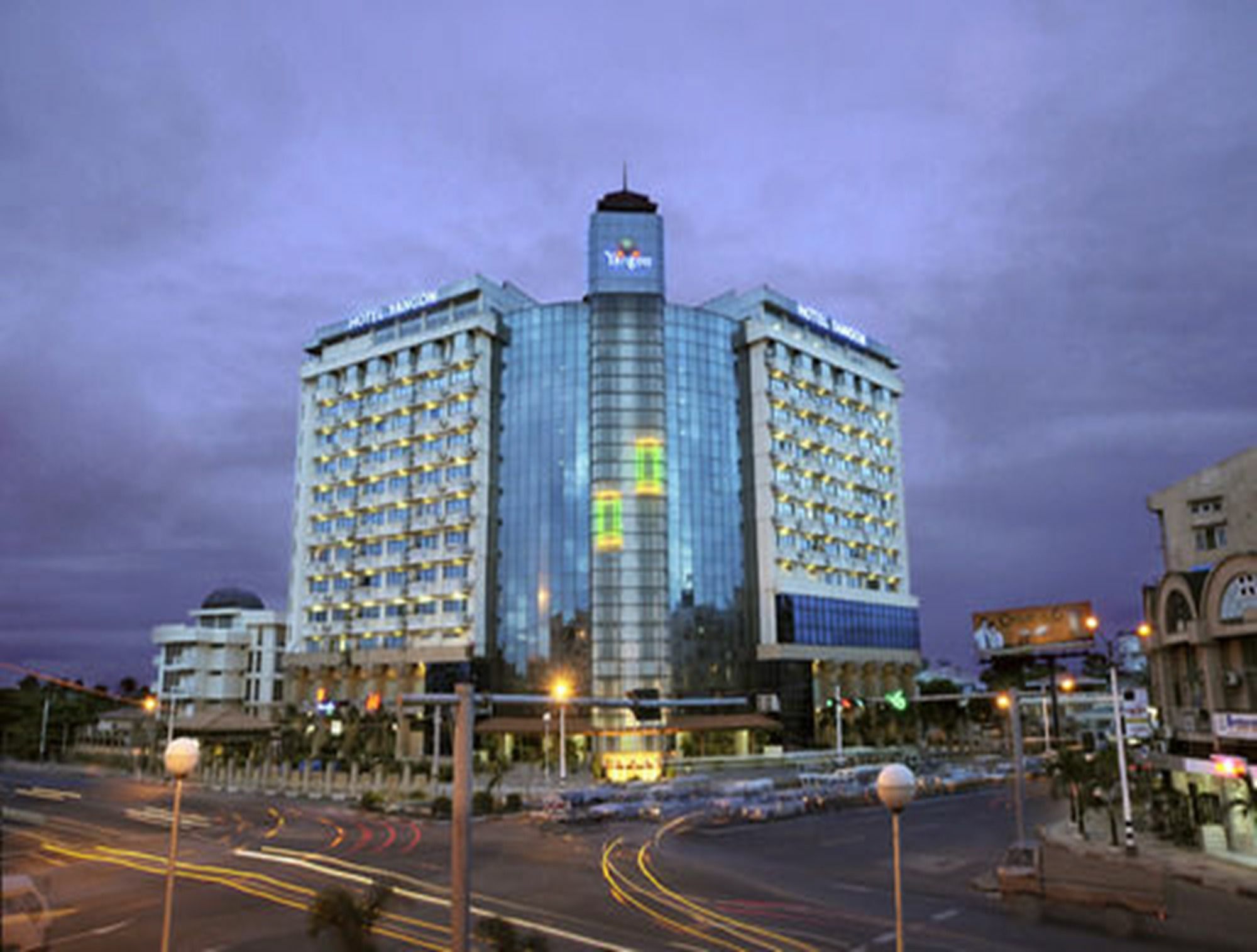 Hotel Rangun Kültér fotó